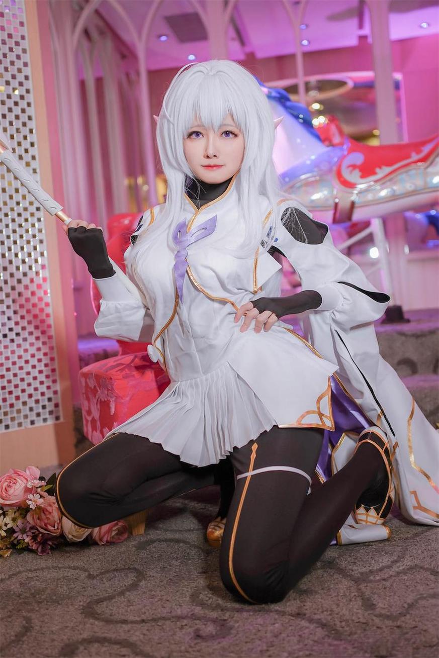 尽显美貌：arty亚缇奶牛桃园网为你呈现的最新cosplay美图