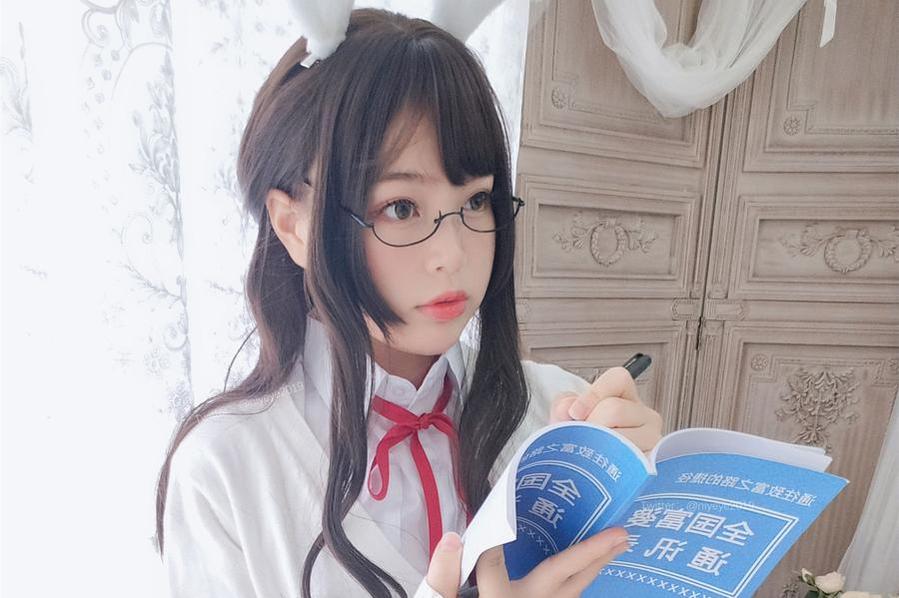 过目不忘的白烨cosplay美图，多款原创作品等你来挑战